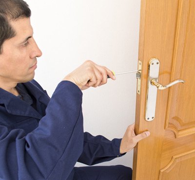 Town Center Locksmith Shop Everett, MA 617-580-9101 Town Center Locksmith Shop Everett, MA 617-580-9101