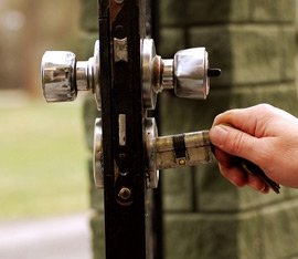 Town Center Locksmith Shop Everett, MA 617-580-9101 Town Center Locksmith Shop Everett, MA 617-580-9101